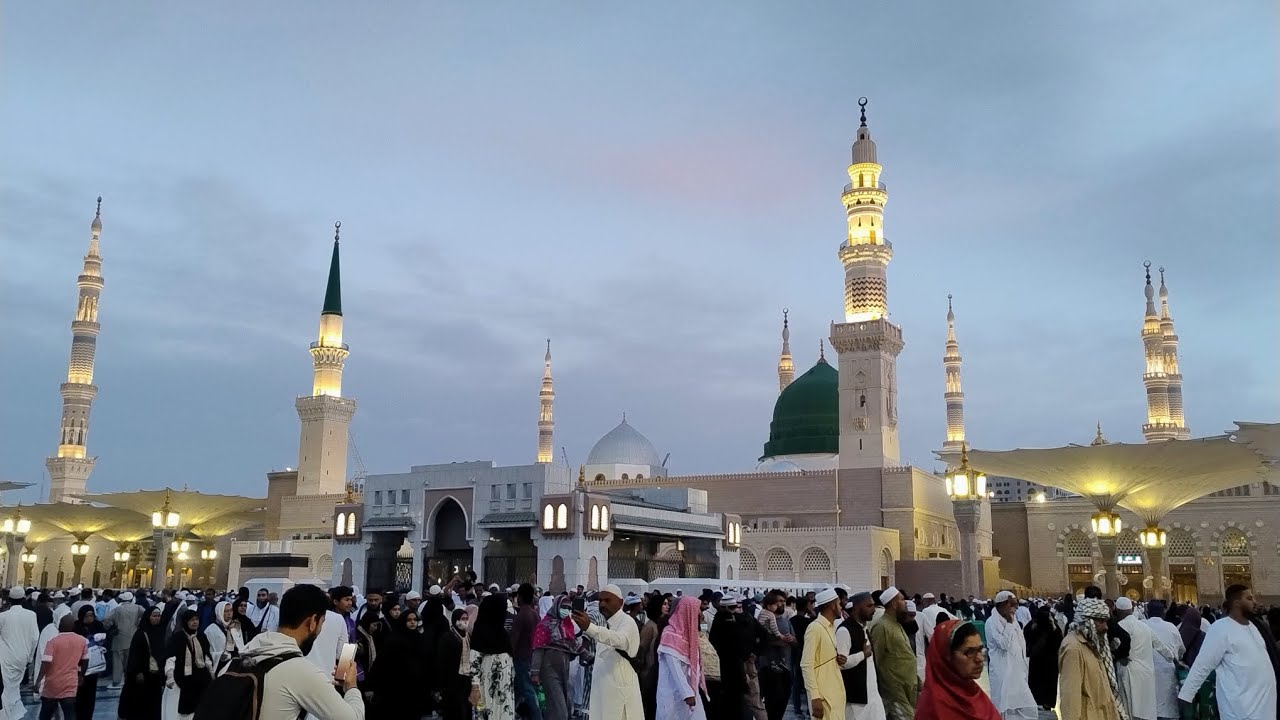 Masjid Al-Nabawi after Fajr Prayer.
