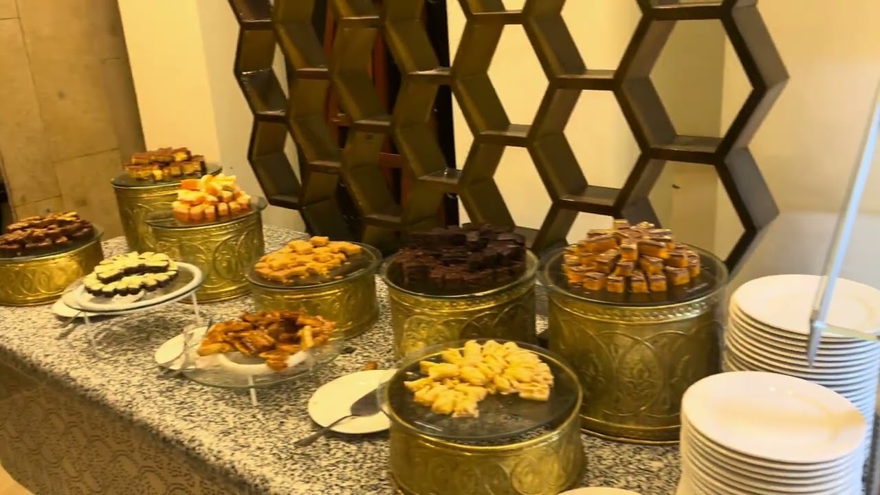 بوفيه العشاء من فندق موڤنبيك اسوان 