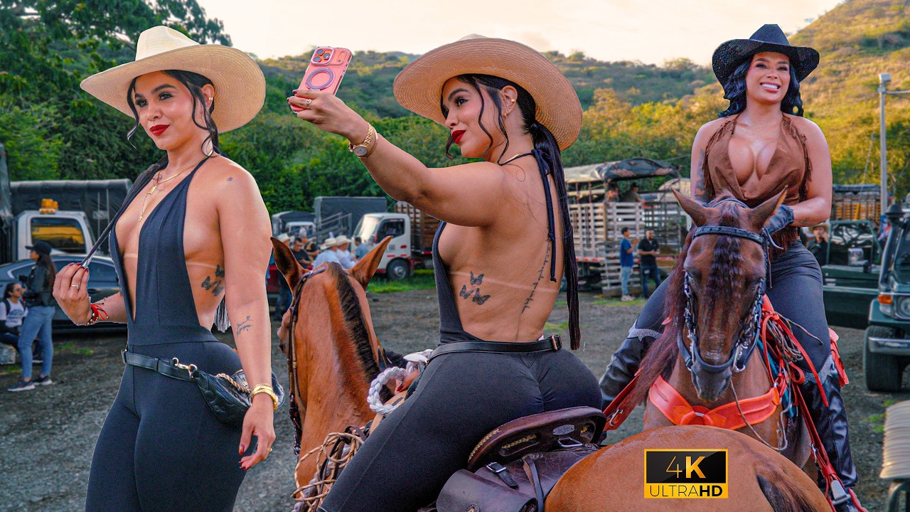Belleza Única en la CABALGATA de Toro - Valle COLOMBIA 😍 Beautiful Women Riding Horses 🐴