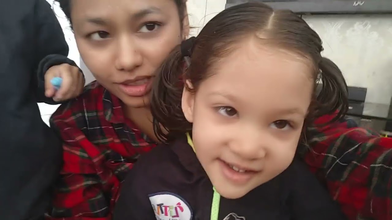 Adi kiwi going to school 