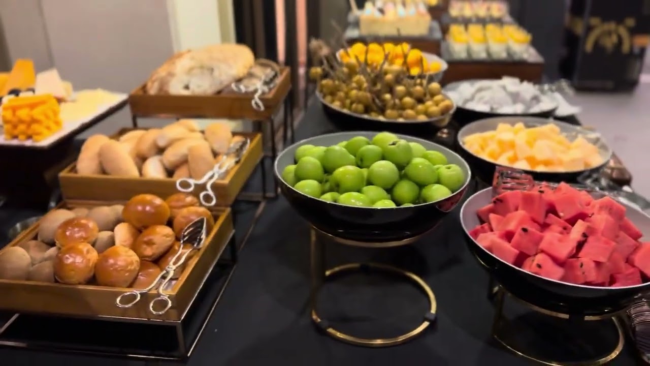 Fusion Resort Da Nang seafood buffet dinner - side dish | 다낭 퓨전 리조트 앤 빌라 해산물 뷔페 에피타이저 메뉴