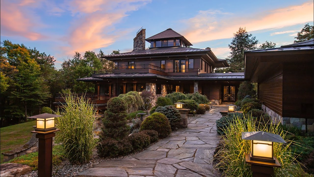 Mendonhall | Mendon, Vermont | Listed by Laird Bradley of Williamson Group SIR