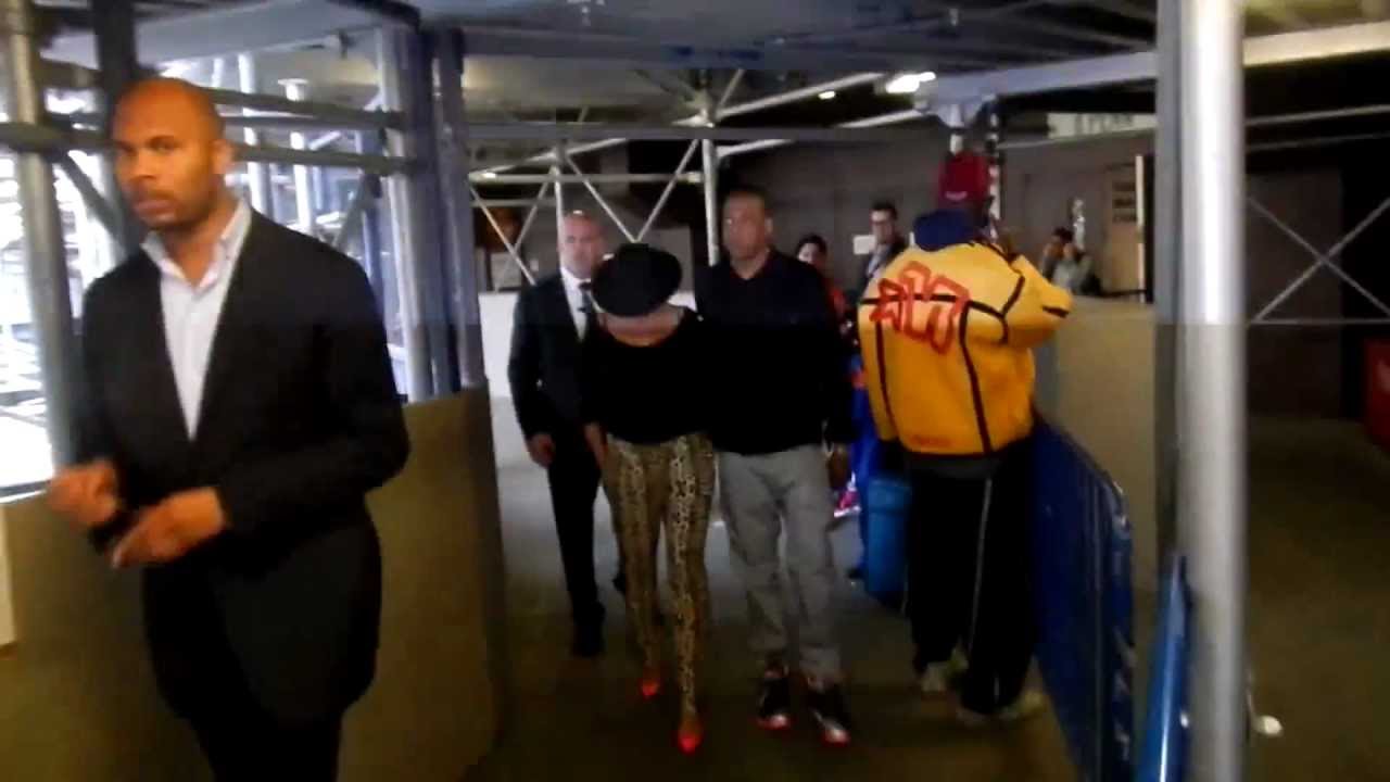 Beyonce & Jay Z - Showing Off Amazing Figure Post BIC Pregnancy At Knicks Game