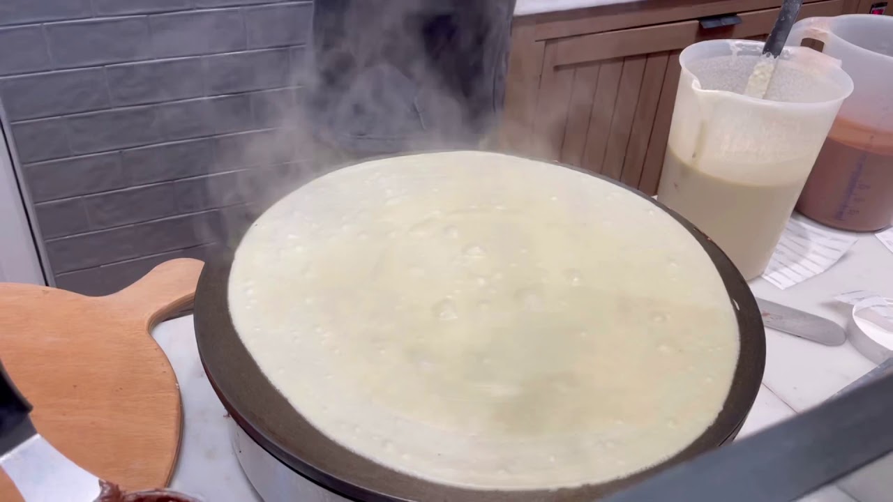 How to Make Crepes | Gelateria La Romana | Rome | Italy