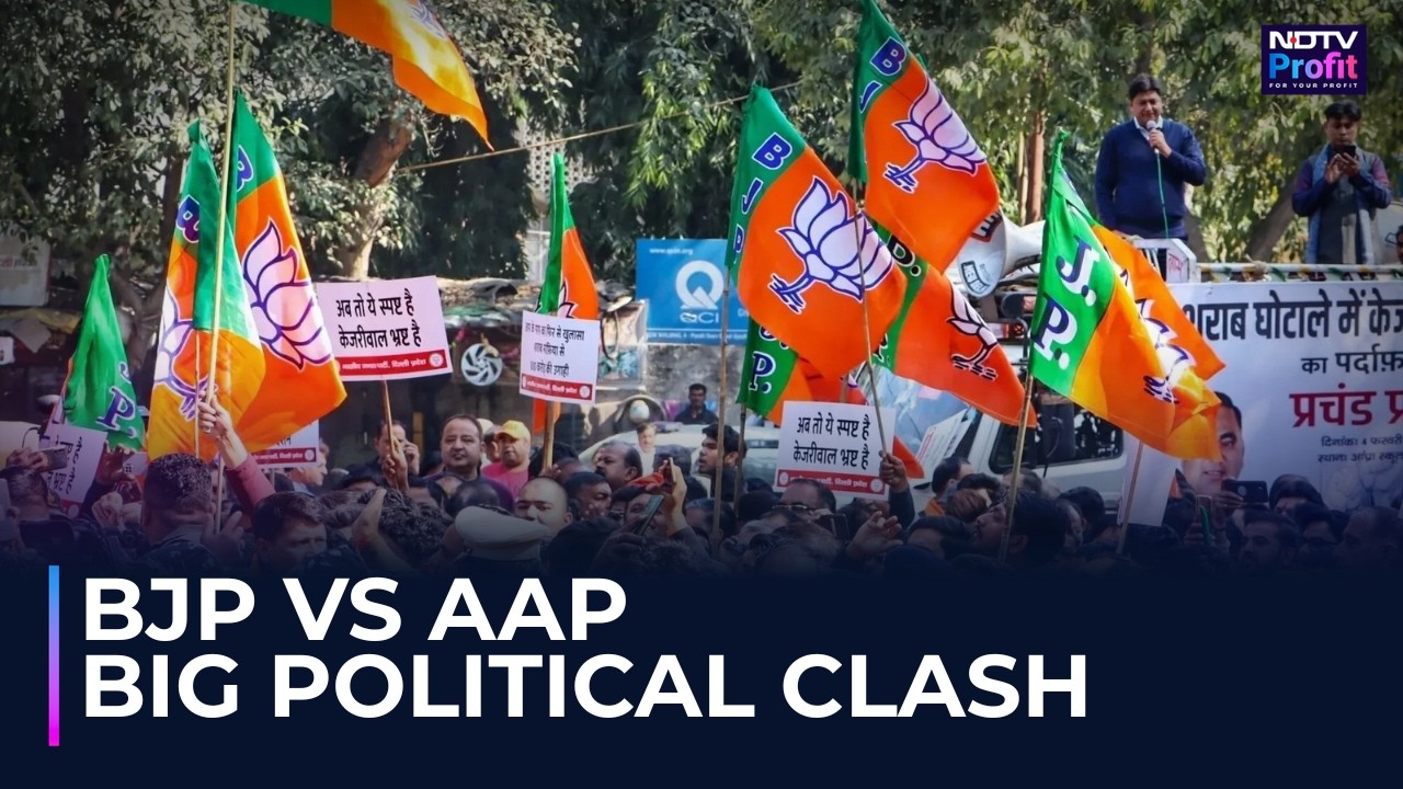 Watch: BJP vs AAP Turns Violent! Massive Clash Outside AAP Office Over Punjab Paper Leak