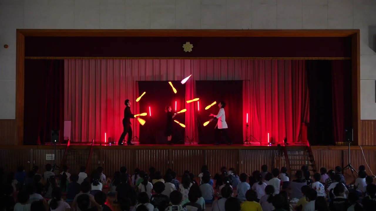 LEDクラブパッシングパフォーマンス