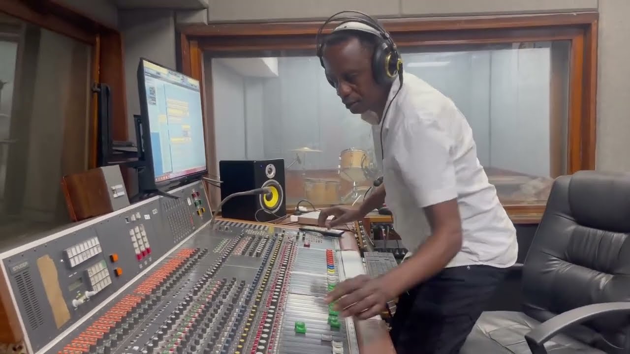 Knowledge Nkoma mustudio cooking Bigboy Motsi ft Ranga Sagombetu's song