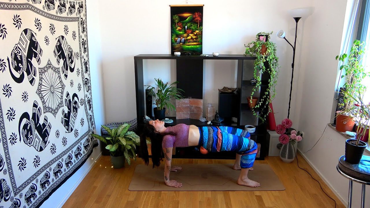 Ardha purvottanasana/Reverse table top explained -Strong body & deep breath - Natural Yoga With Alis