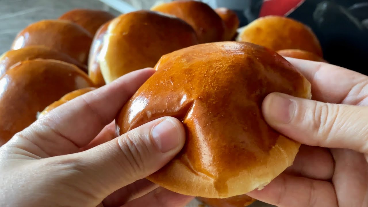 La brioche est légère moelleuse et cotonneuse comme le coton au sens du mot  meilleure que !!!!!!