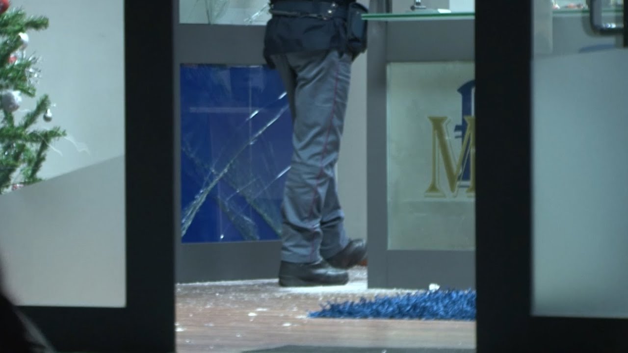 Rapina in un compro oro in via Lucrezia della Valle