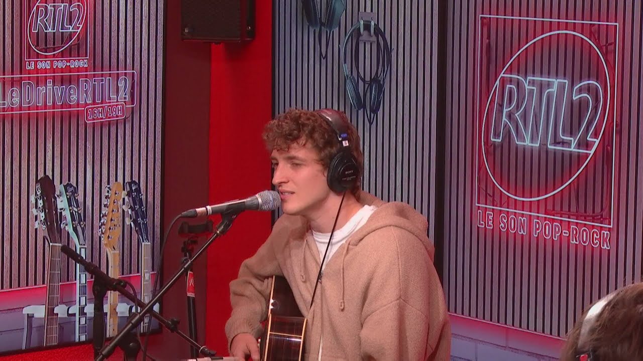 LIVE - Aliocha Schneider interprète 