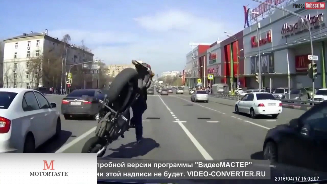 Shocking Moment a Motorcycle Riders Crashes & Scary Motorcycle Accidents 2017 & MOTO FAILS (№ 1)