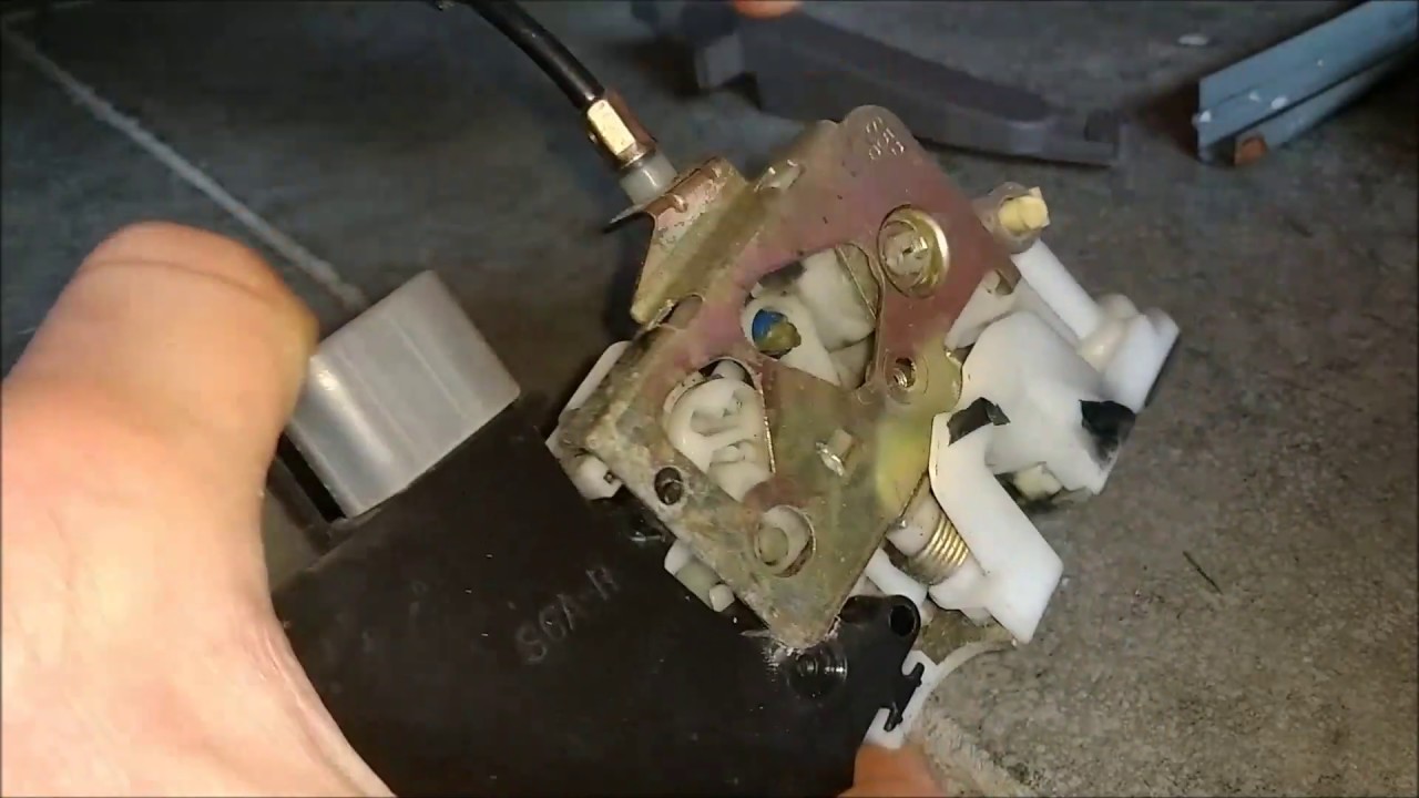 2003 Honda Civic door lock actuator removal