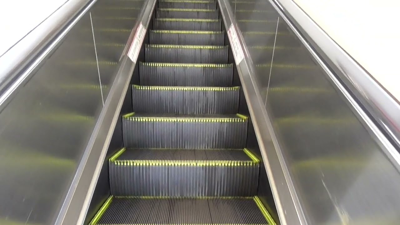 JR鹿児島本線・二日市駅 3・4番乗り場のエスカレーター（上り・下り）日立製 JR Futukaichi station 3･4 platform escalator（HITACHI）
