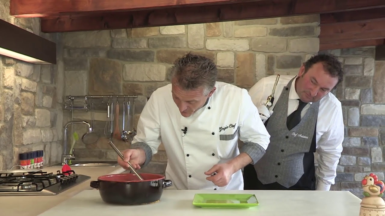 FAGIOLI CON SALSICCE - Video Ricetta - Grigio Chef