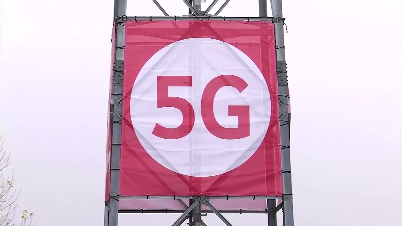 Vodafone reports 2% rise in annual profit | REUTERS