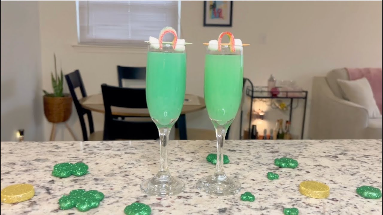 Top of The Morning Mimosas | St. Patrick’s Day Drink Recipe!