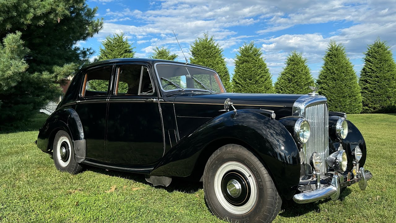 1953 Bentley R-Type Saloon cold start, driving 