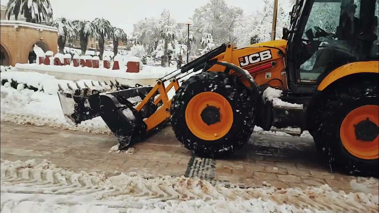 Eyyübiye'de camiler kardan temizlendi