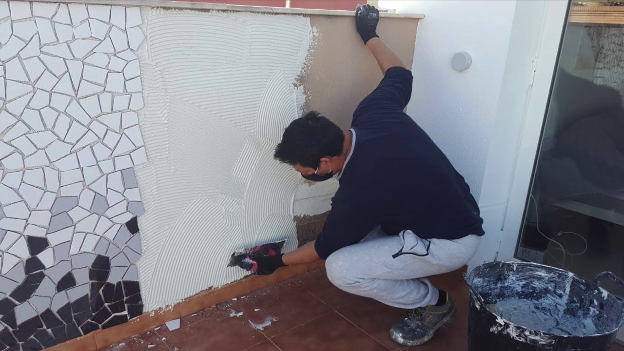 Fabricacion y colocación de Trencadís.