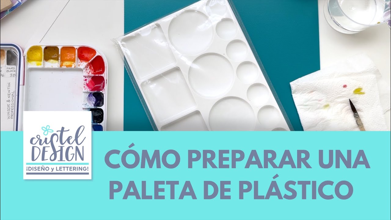 Cómo preparar una paleta de plástico antes de pintar con acuarelas