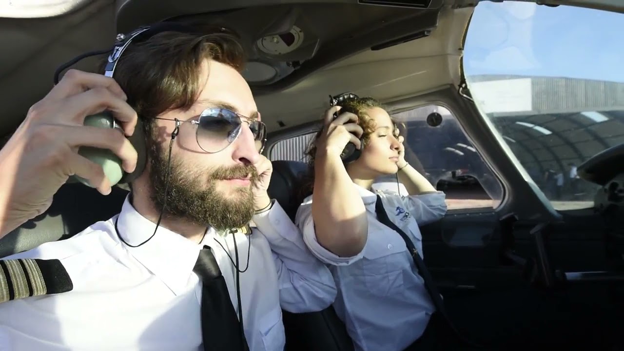 Flyschool, escuela de pilotos comerciales