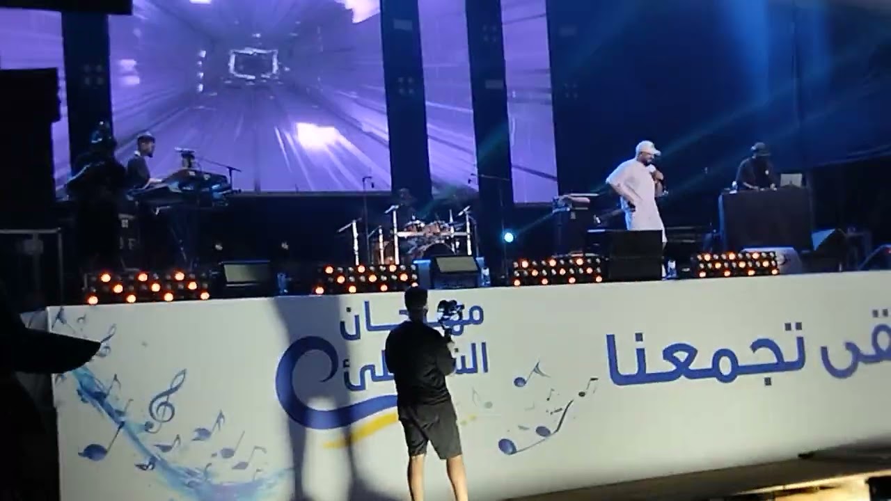 مهرجان الشواطئ المضيق مع Douzi 