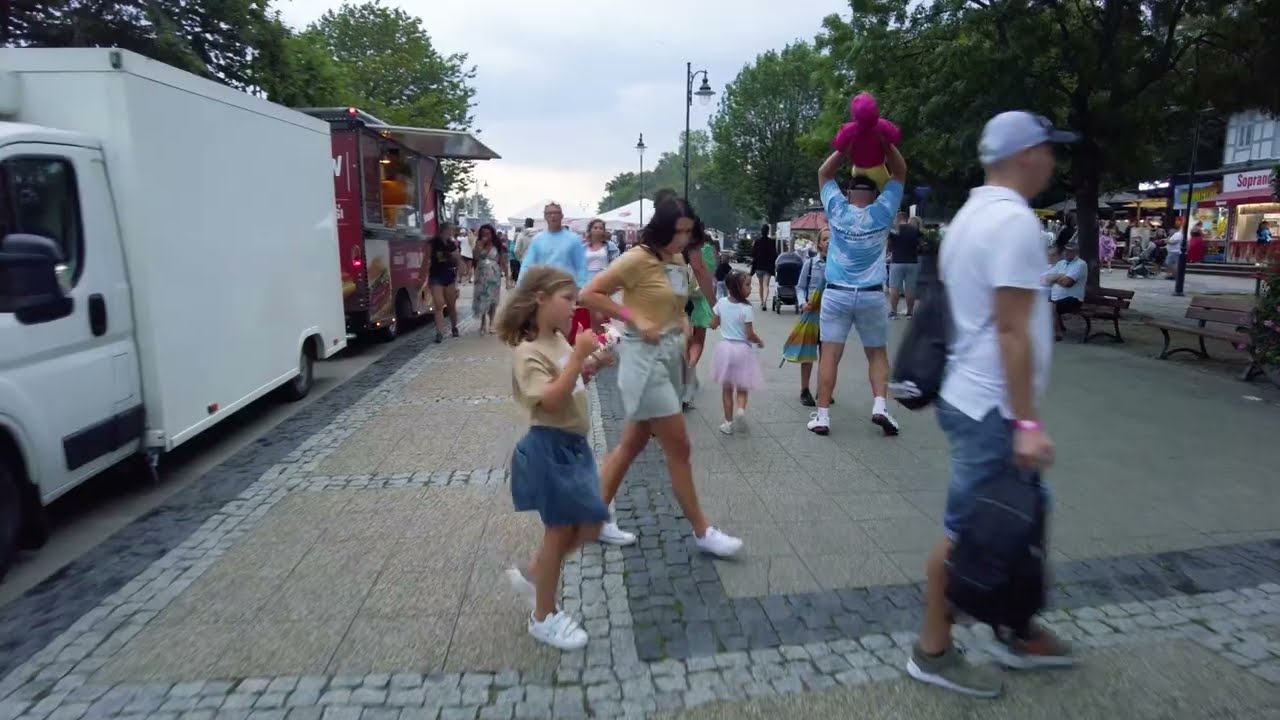 Promenada w Ustce! Dzieje się! [4k]
