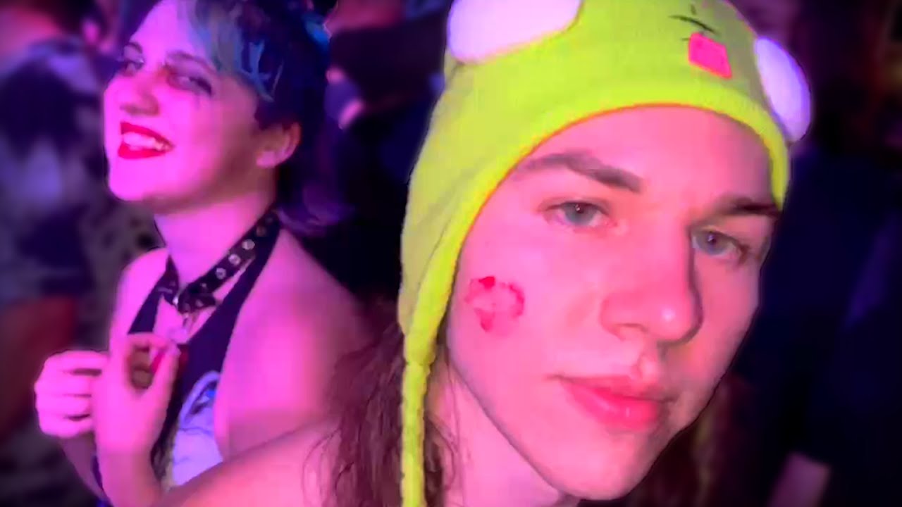 Finding A Goth Girlfriend At Emo Night
