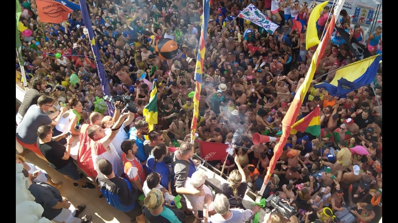Pasacalles de disfraces Les Penyes en Festes 5-08-2025