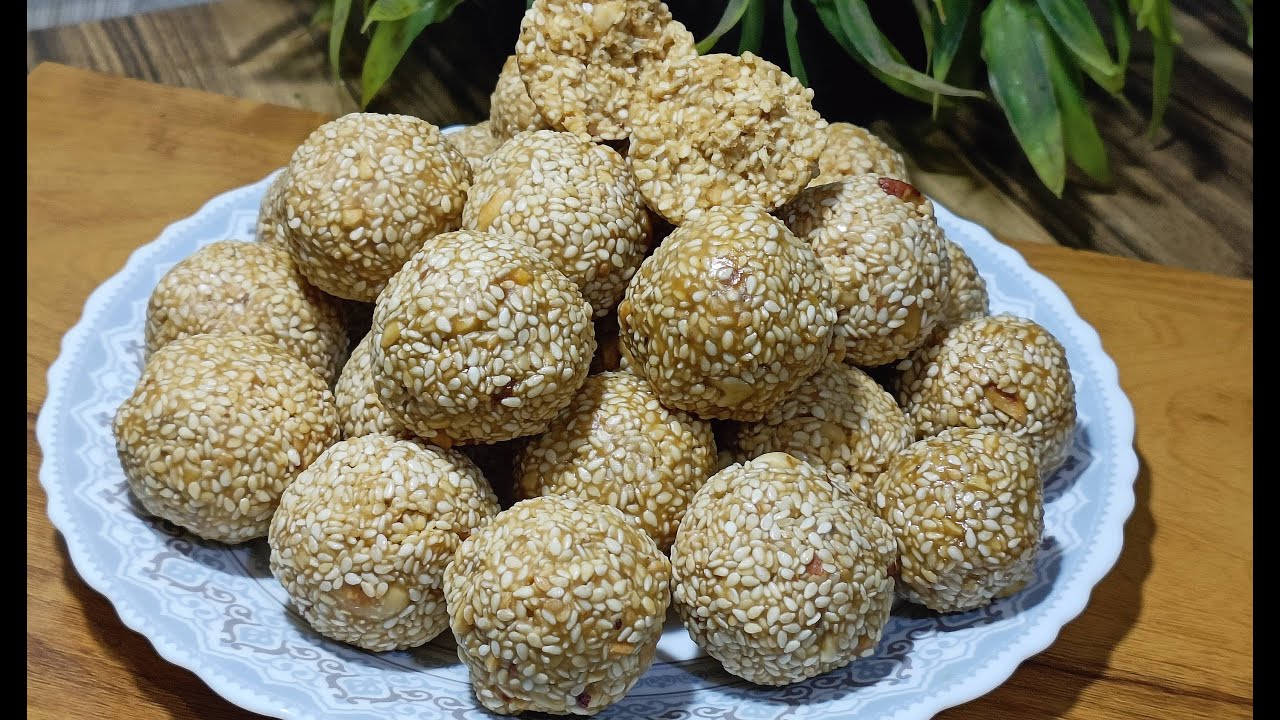 मुँह में घुलने वाले तिल गुड़ लड्डू | Til Gud Laddu Recipe | सर्दी की स्पेशल नरम Tilache Ladoo