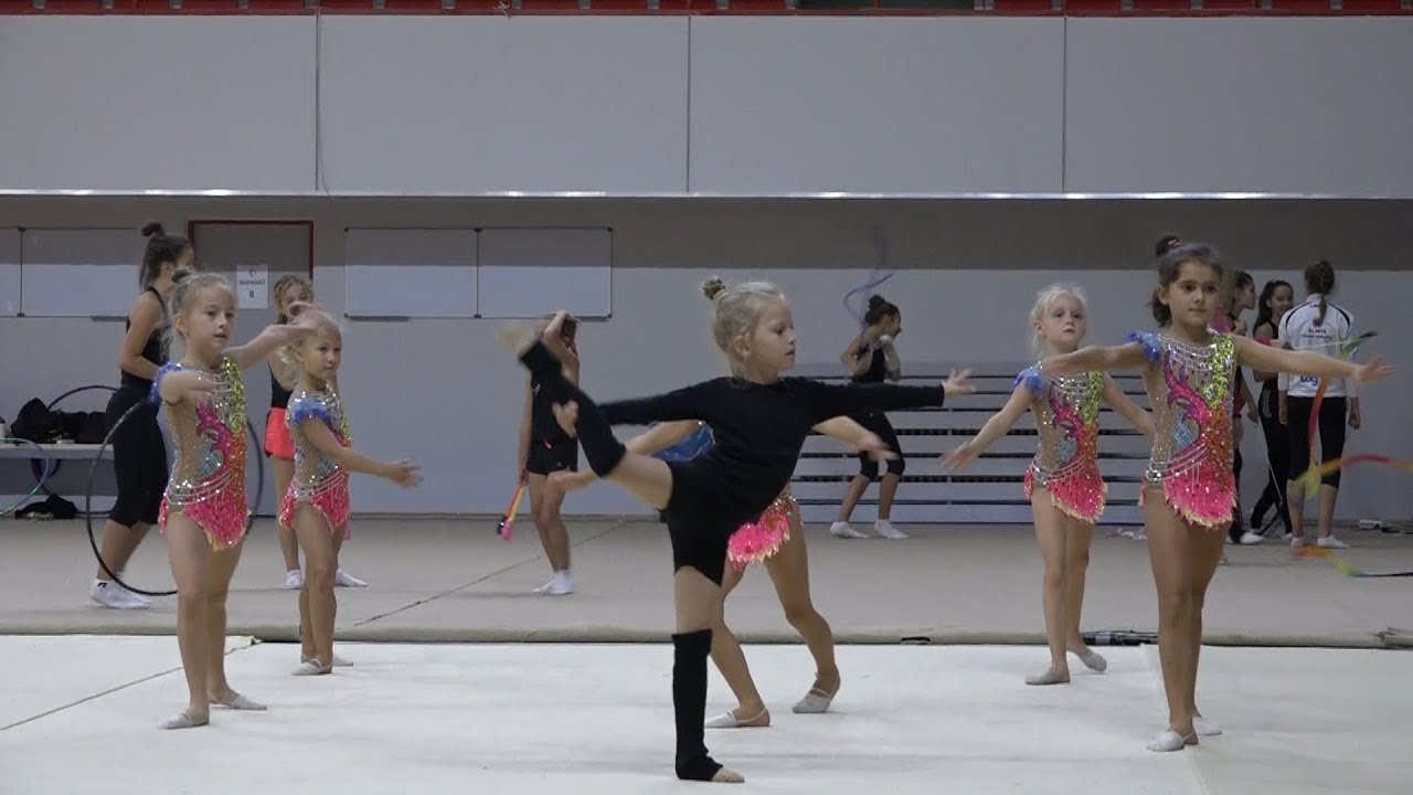 Moderní gymnastika je sport plný odříkání