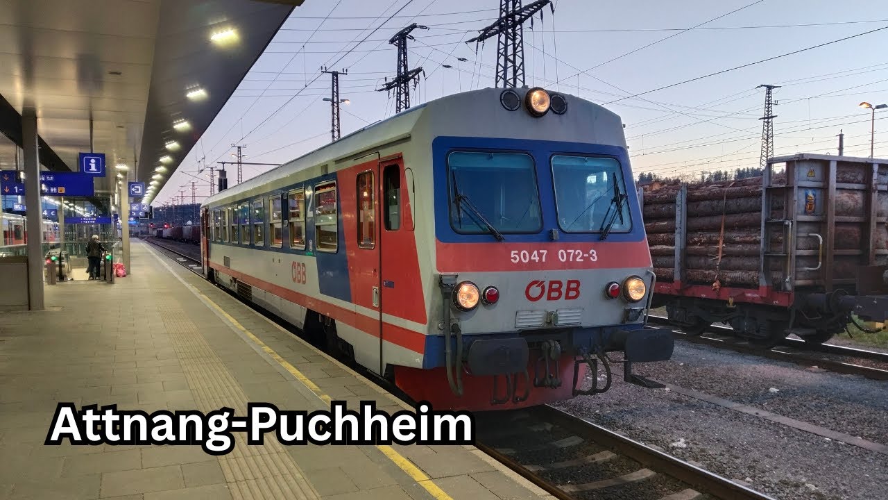 Züge im Bahnhof Attnang Puchheim