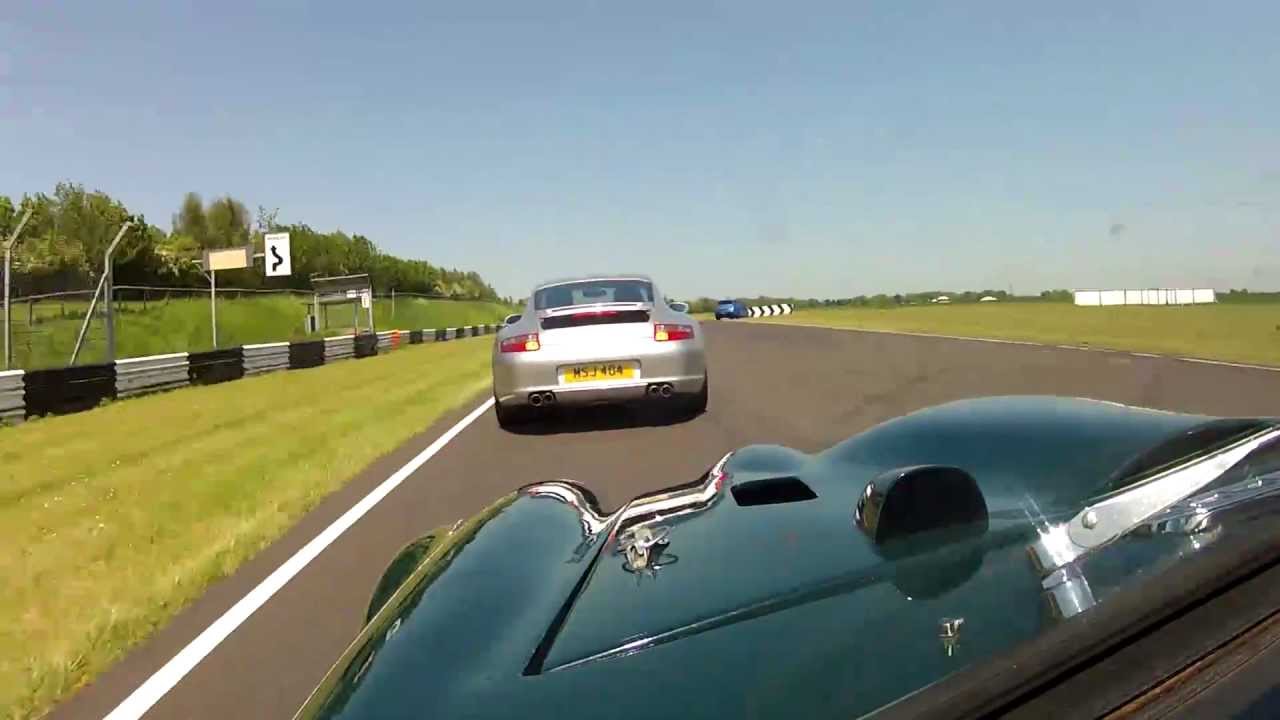 MGB V8 Overtaking