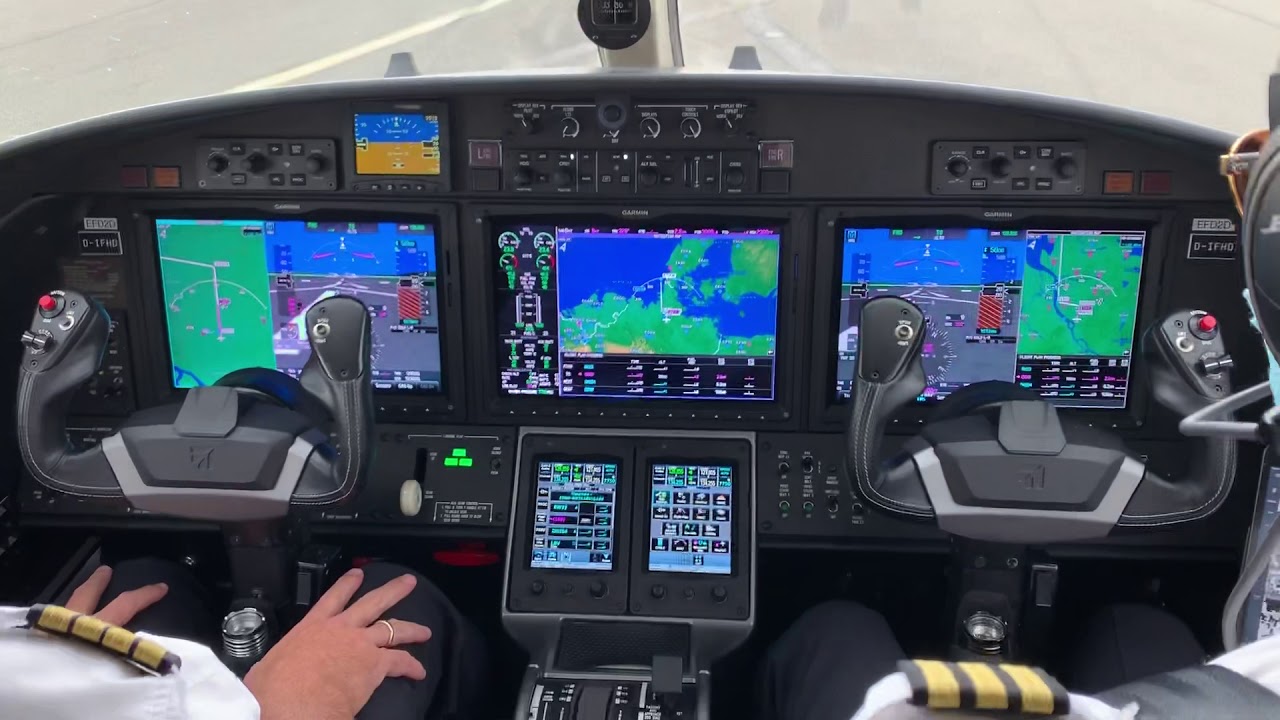 Cessna Citation M2 Hamburg Airport EDDH HAM Take Off Runway 33