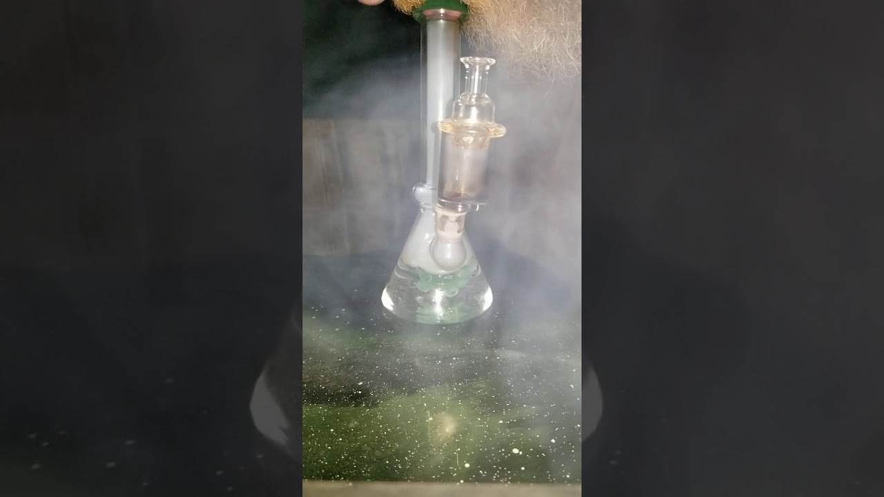 Slow motion DAB hit with low grade DAB Rig.