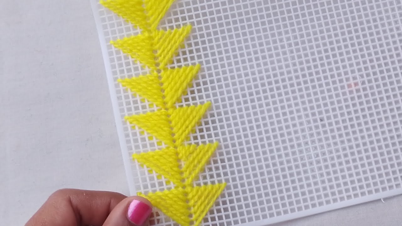 😲Simple and unique hand fan Design/ खूबसूरत हाथ का पंखा डिज़ाइन कैसे बनाए प्लास्टिक नेट पर 🪭💯