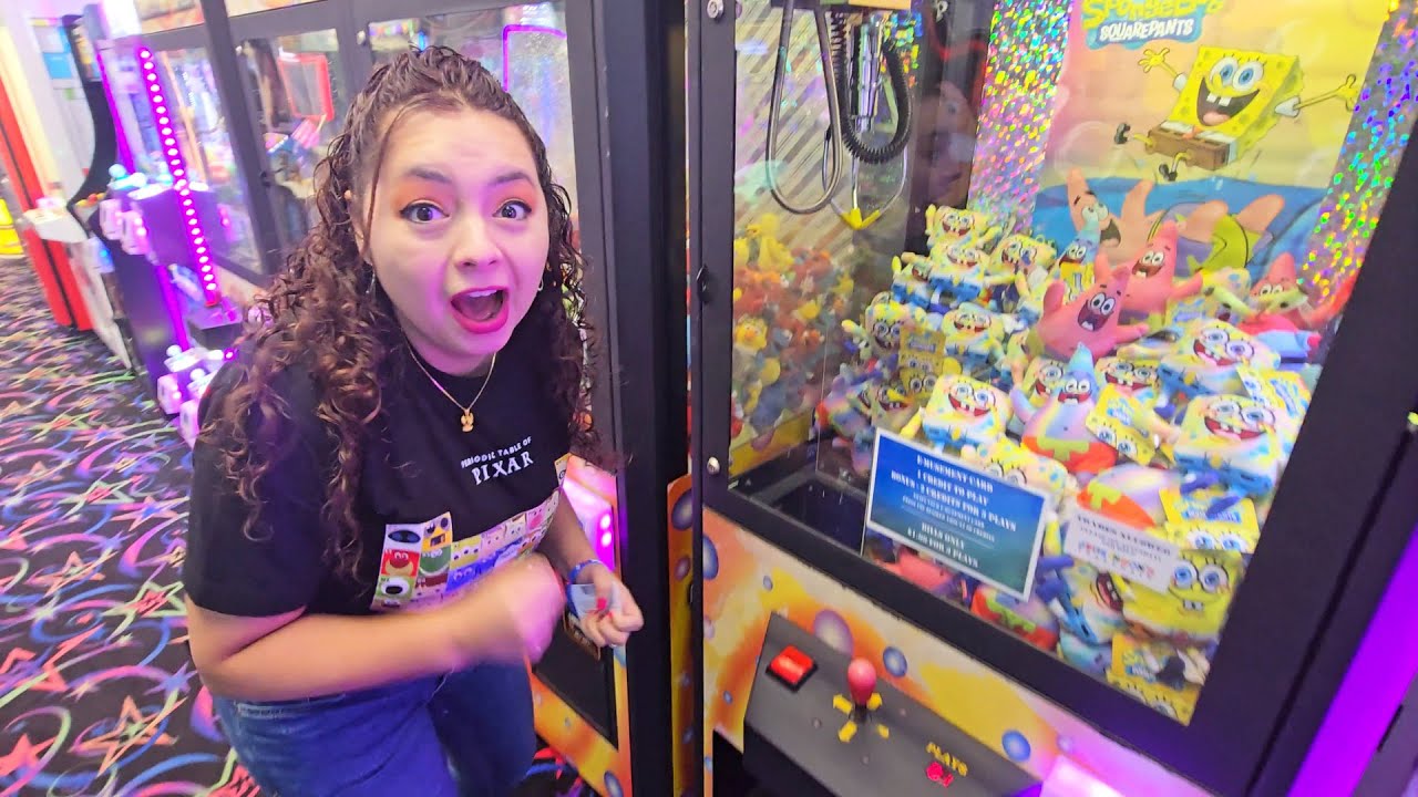 Playing the Claw Machines at Jenkinson's Arcade!