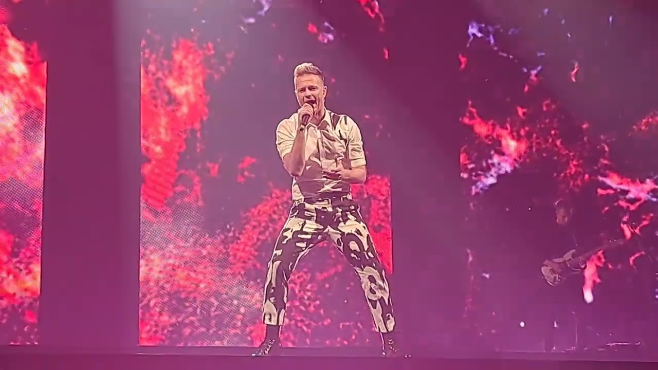 Starlight + opening, Westlife, BIC Bournemouth 05/12/22