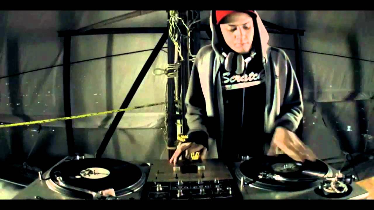 Quid Comba - En la mesa feat. Tocadiscos Trez (Prod. por JarsMan) [VIDEO OFICIAL - HD]