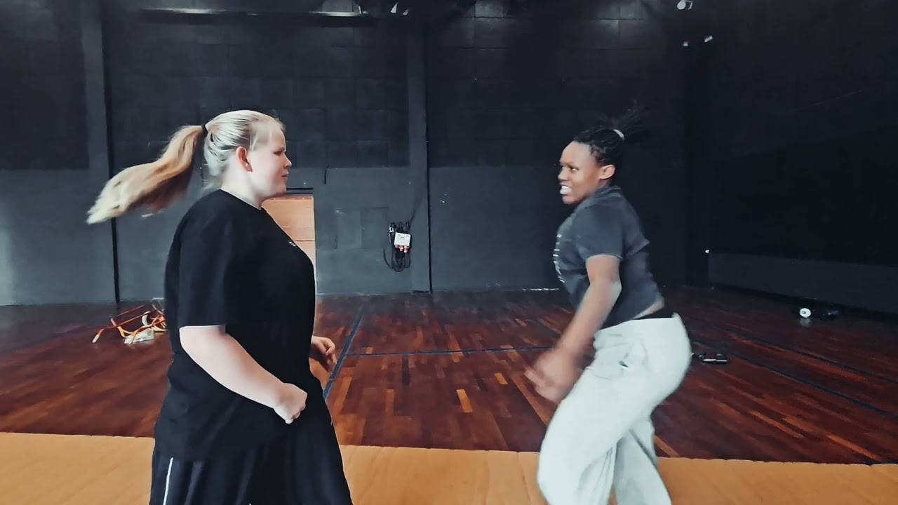 Stage fight - Lea Vs Victoria