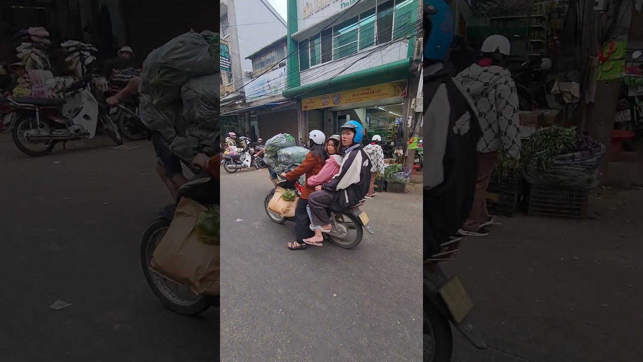 Central Market Lat Vietnam 🇻🇳 Tet Holiday 2025 #dalat #vietnam #tet #tetholiday #expat #tefl #market