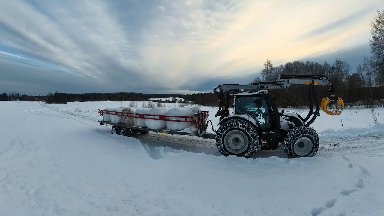 Paaliajelut ja koneena Valtra N134 Active+Kesla 314T kourakuormain. Pyörissä Ofan Tapio HD 11 ketjut