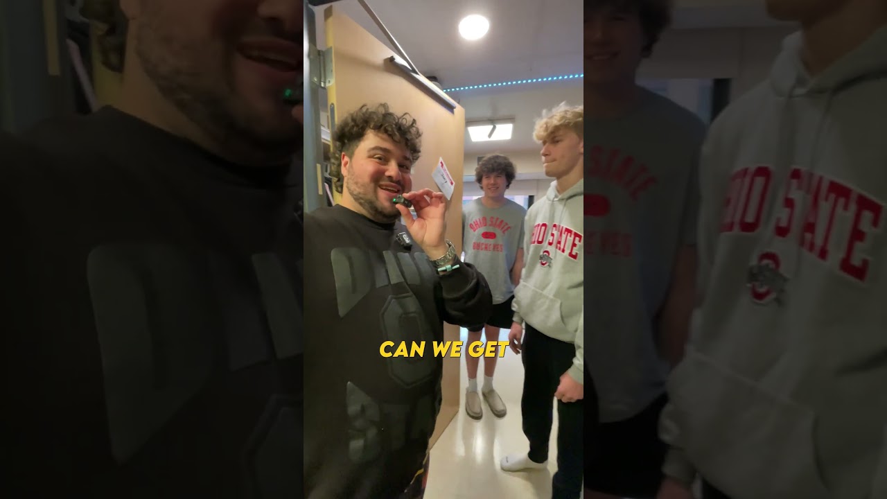 College dude DORM TOUR 😳 #shorts