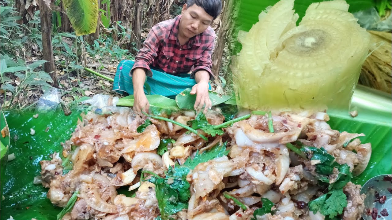 The Karen dish, banana stem salad, is very delicious.