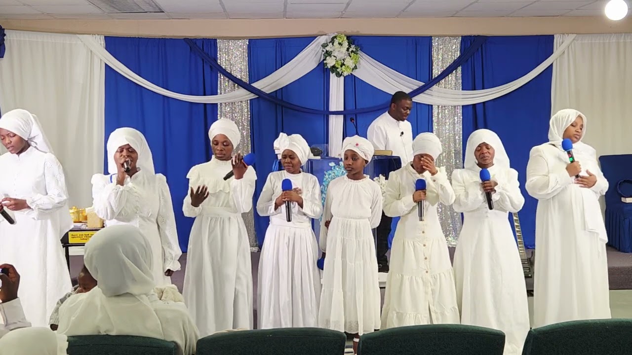 UKAHE NAMI YESU KRISTO [KWENYE MKUTANO WA INJILI] JUMAPILI, From kanisa takatifu kwaya 