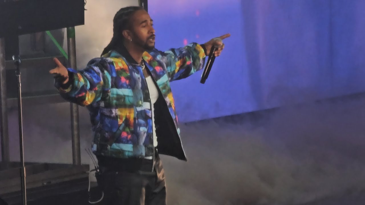Омарион выступает на Millennium Tour в Хьюстоне