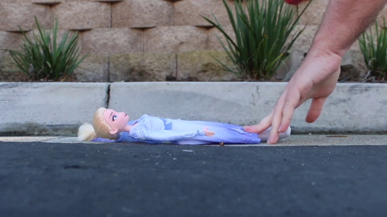 Frozen 2 Singing Elsa Doll Destruction