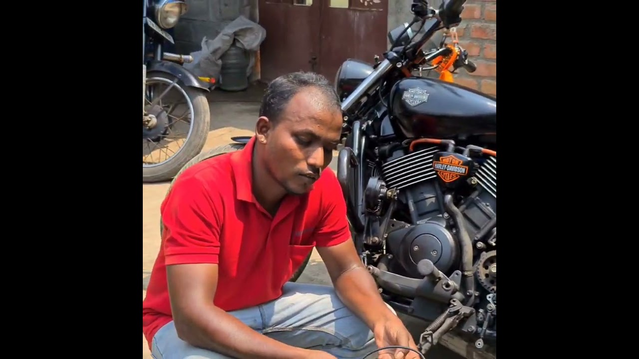 Harley Davidson Street 750 service by DIRTY HAND GARAGE