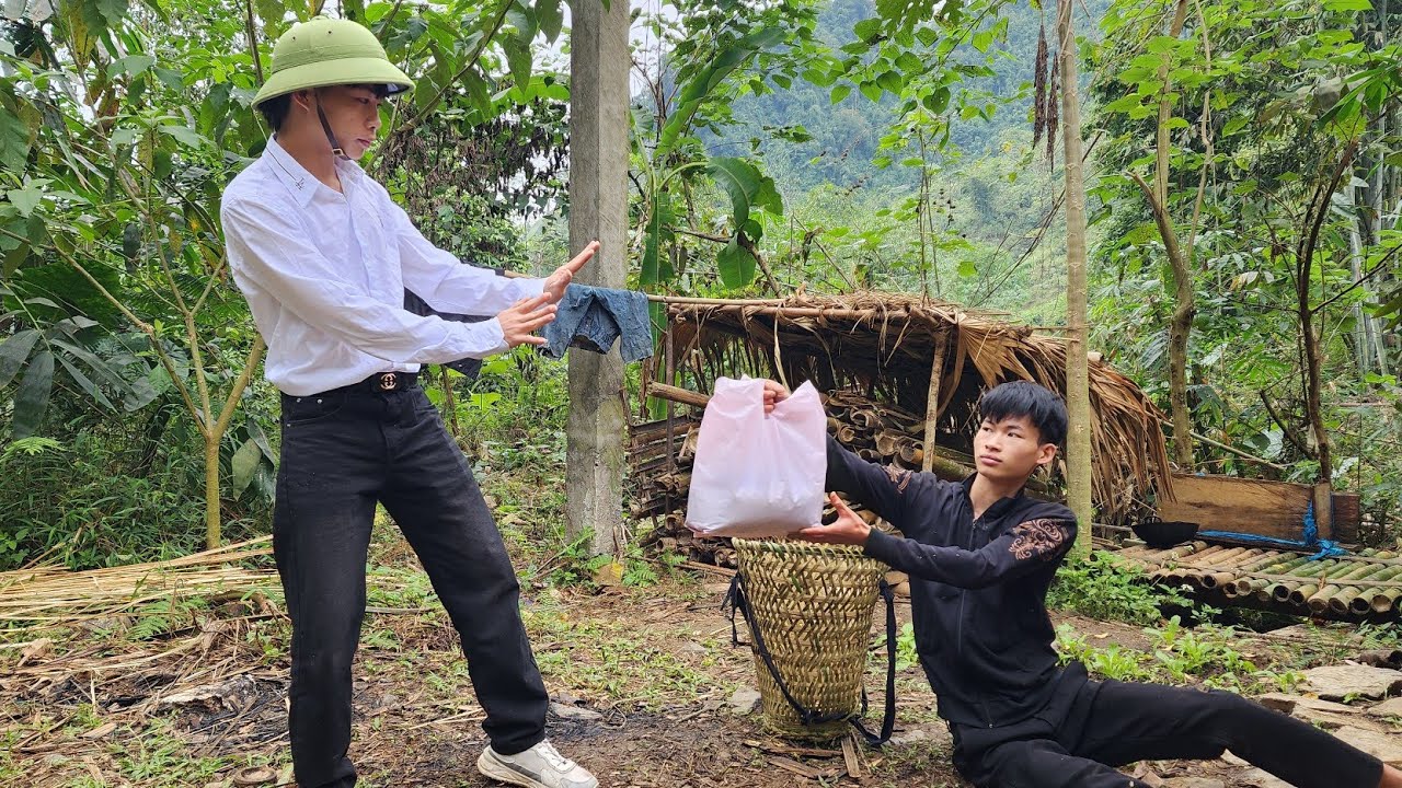 The homeless boy was visited by the engineer and had an unexpected joy - Homeless Boy VN